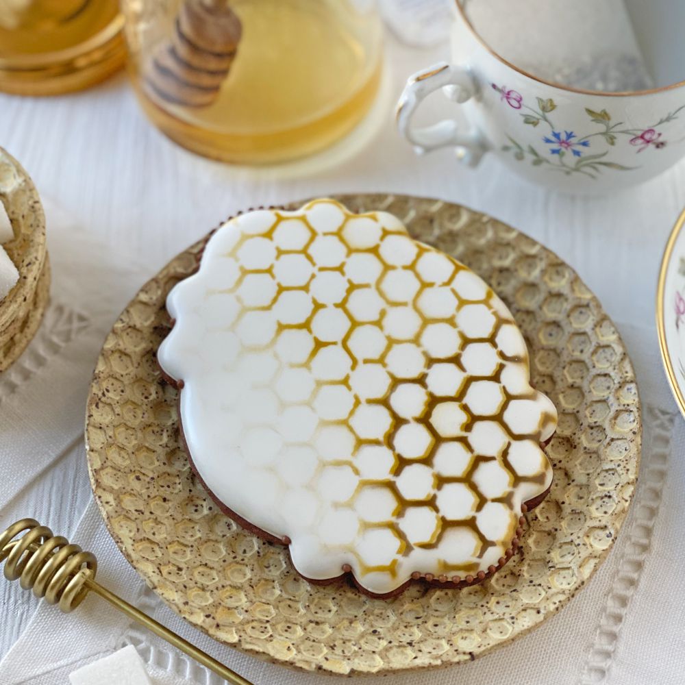 Decorated cookie with vintage style honeycomb design airbrushed